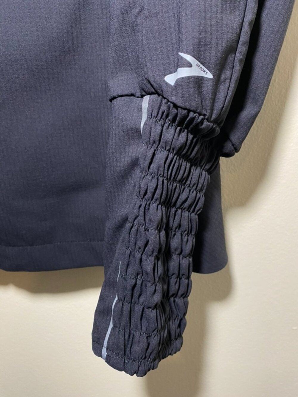 Brooks Packable Jacket - Picture 6 of 6